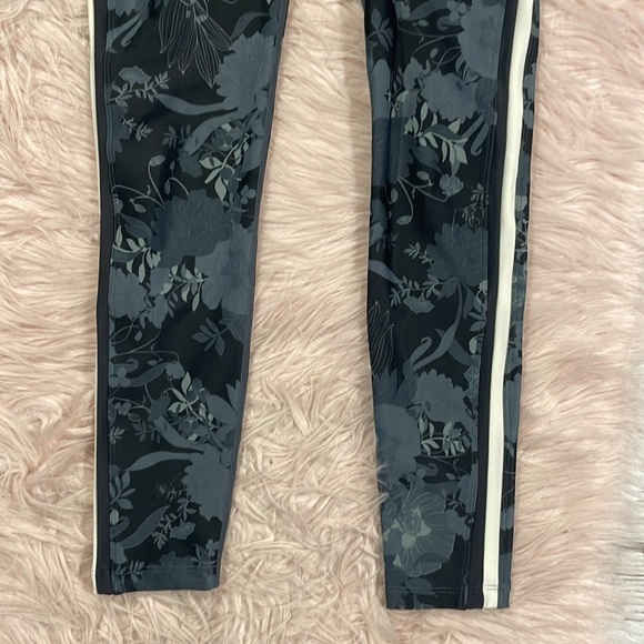 Splits59 Sydney graphite floral high rise leggings - Picture 7 of 9